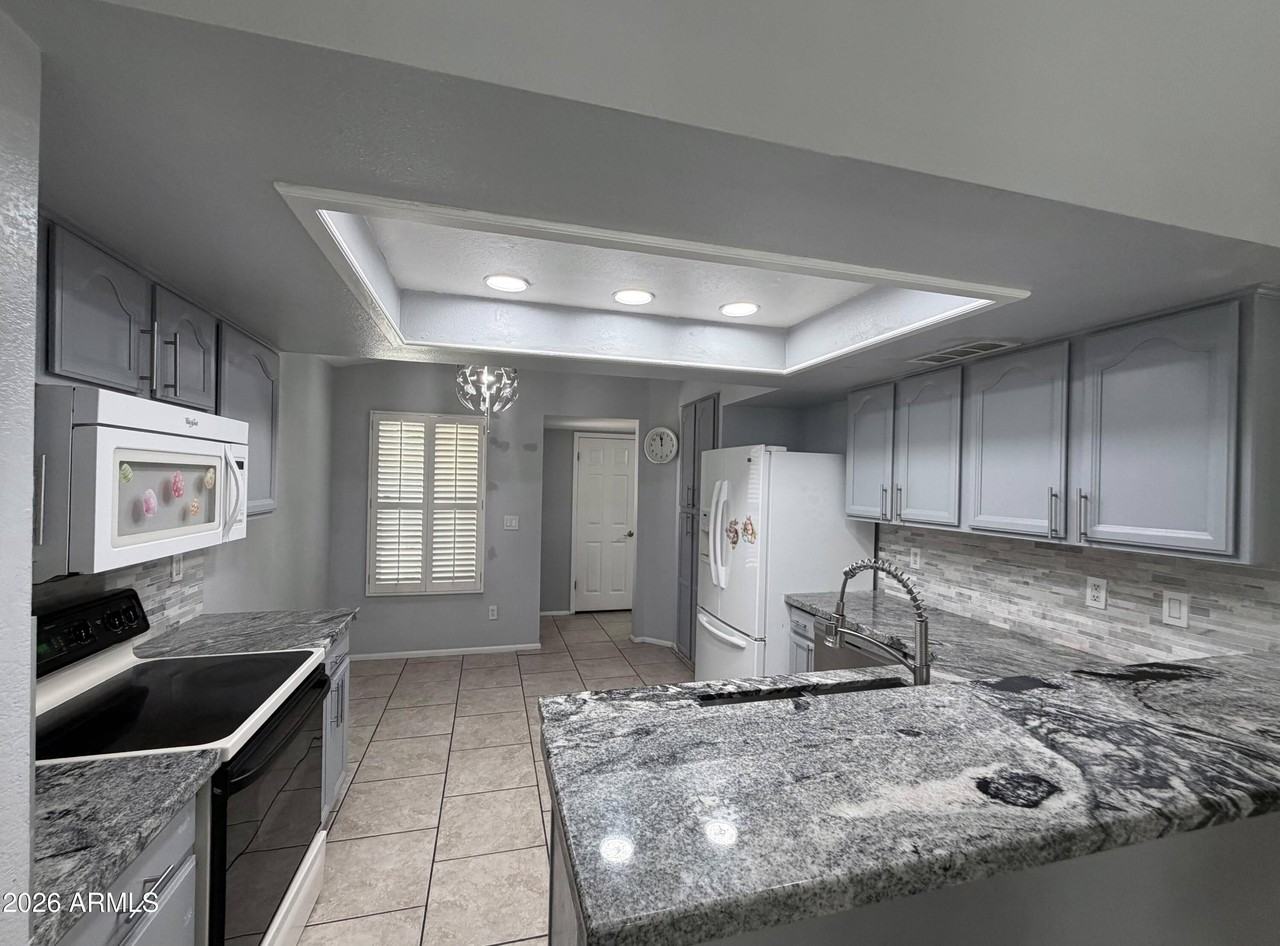 11815 N 65th Ave - Photo 7 of 41