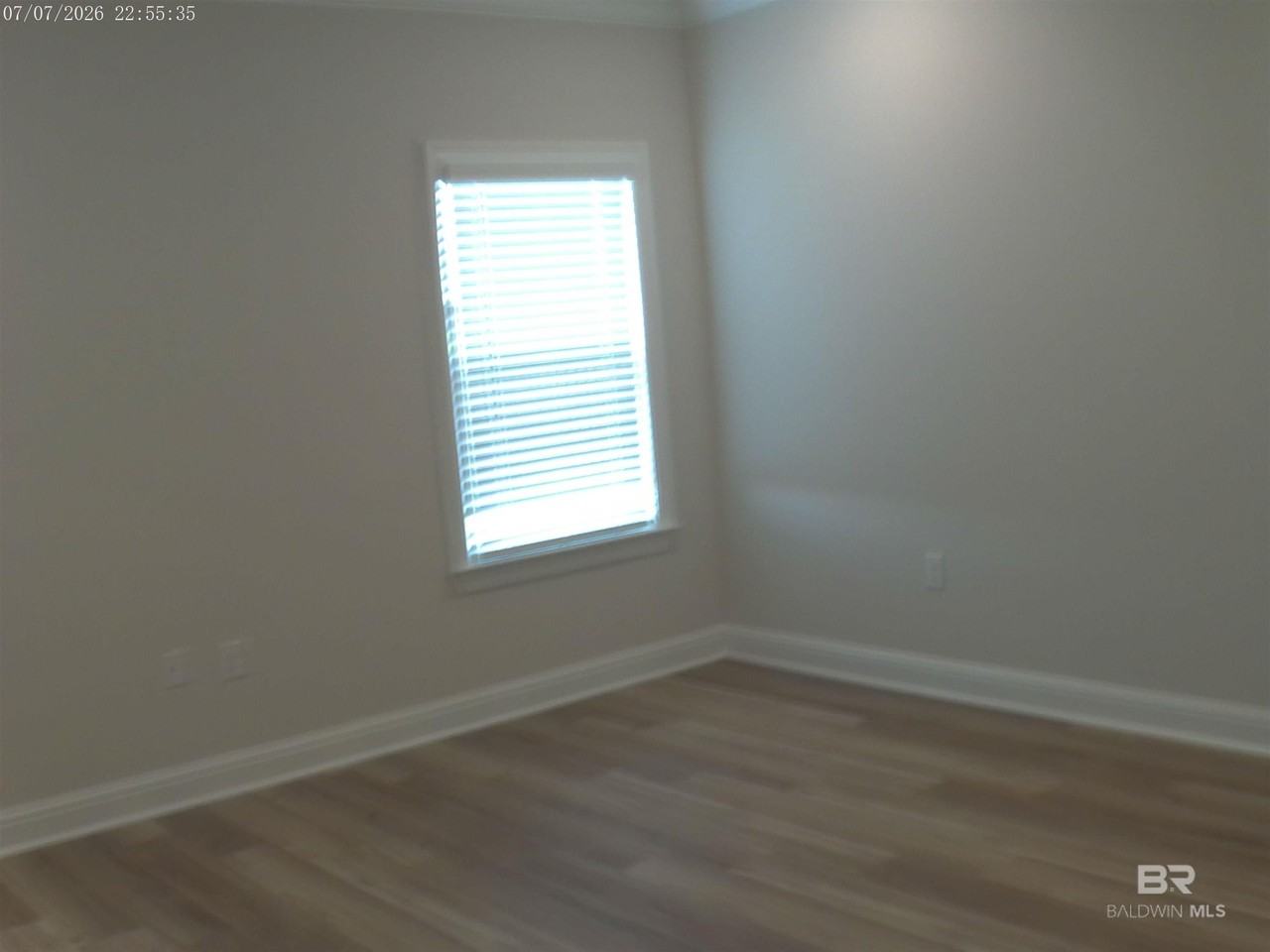 1069 Hayward Loop - Photo 4 of 23