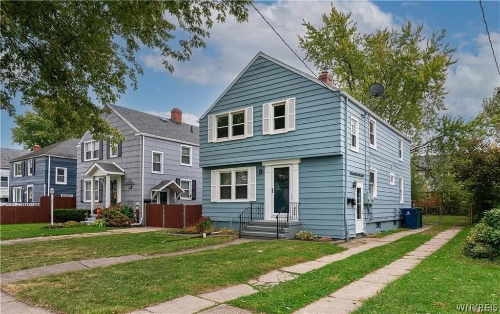 123 Kimberly Ave - Photo 2 of 15