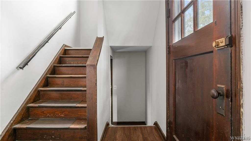 123 Kimberly Ave - Photo 4 of 15