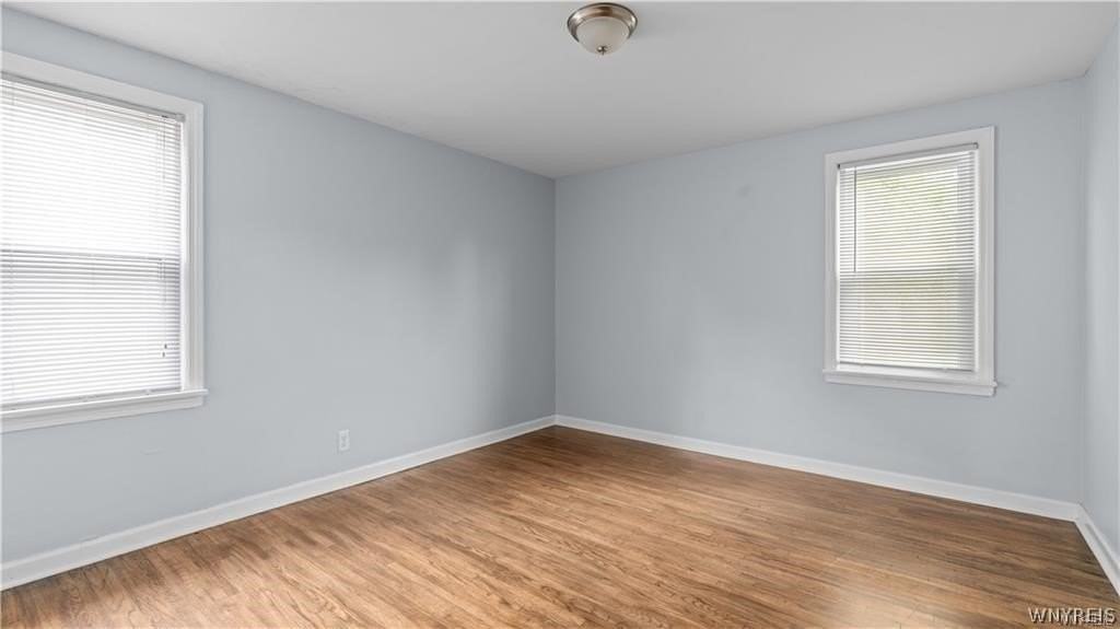 123 Kimberly Ave - Photo 5 of 15