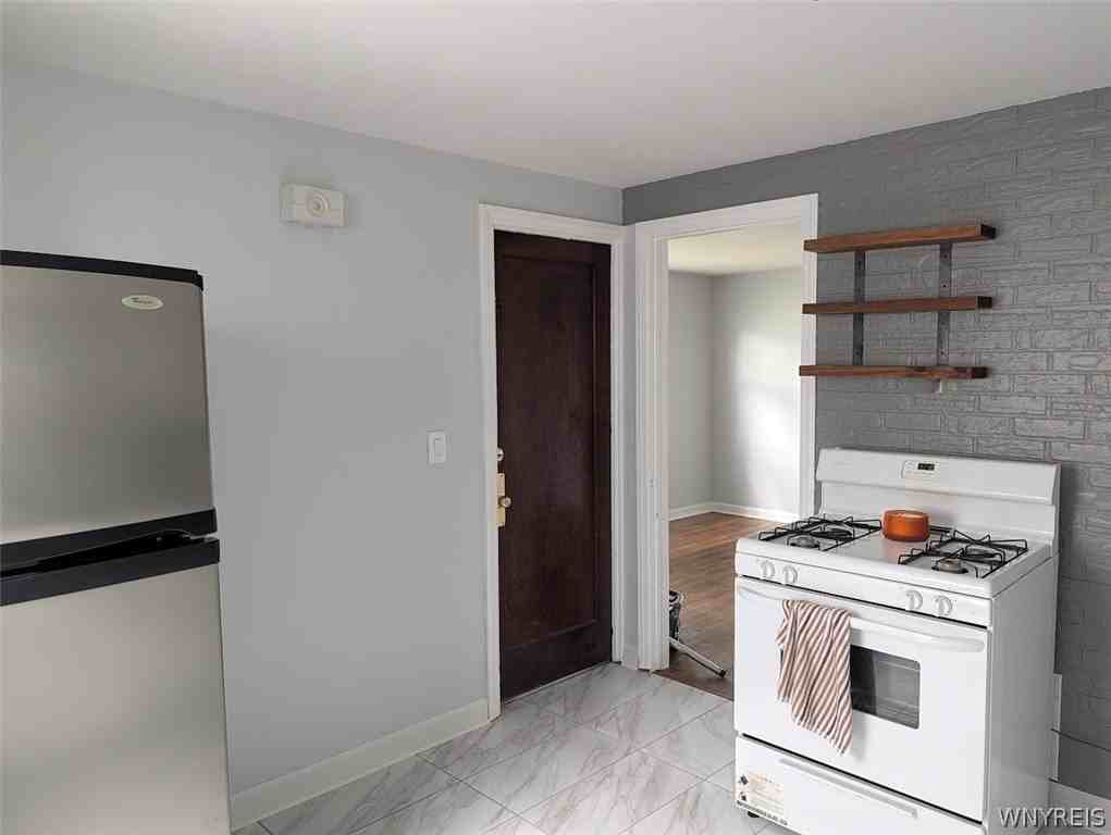 123 Kimberly Ave - Photo 7 of 15