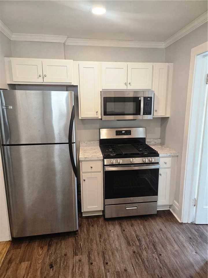 103 Laburnam Cres #103 - Photo 3 of 19