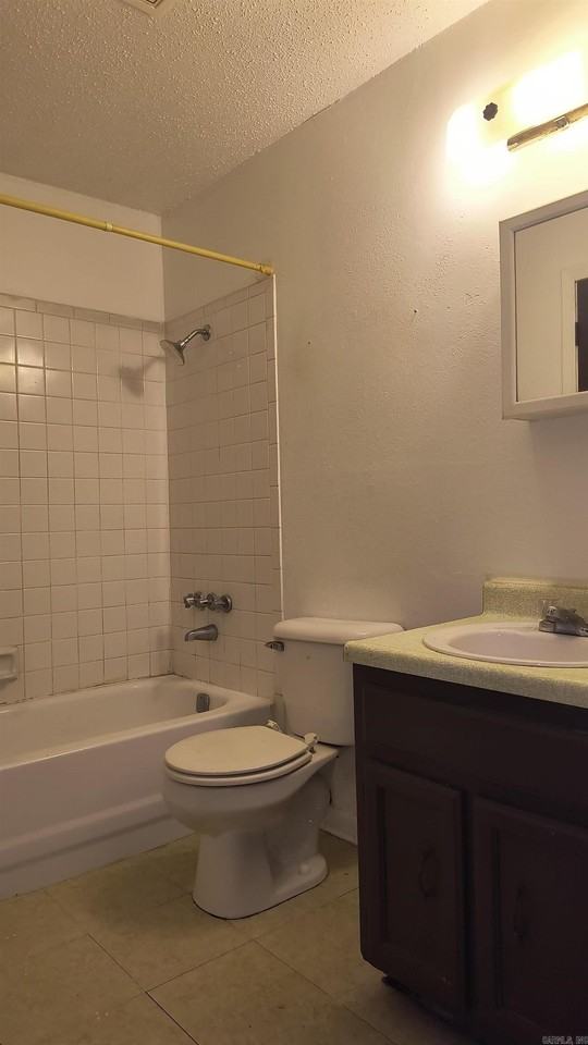 2100 Sidney St #5C - Photo 4 of 6