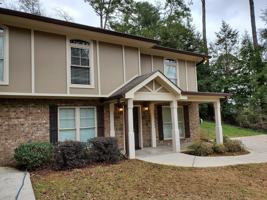 featured image of 909 Avon Pl