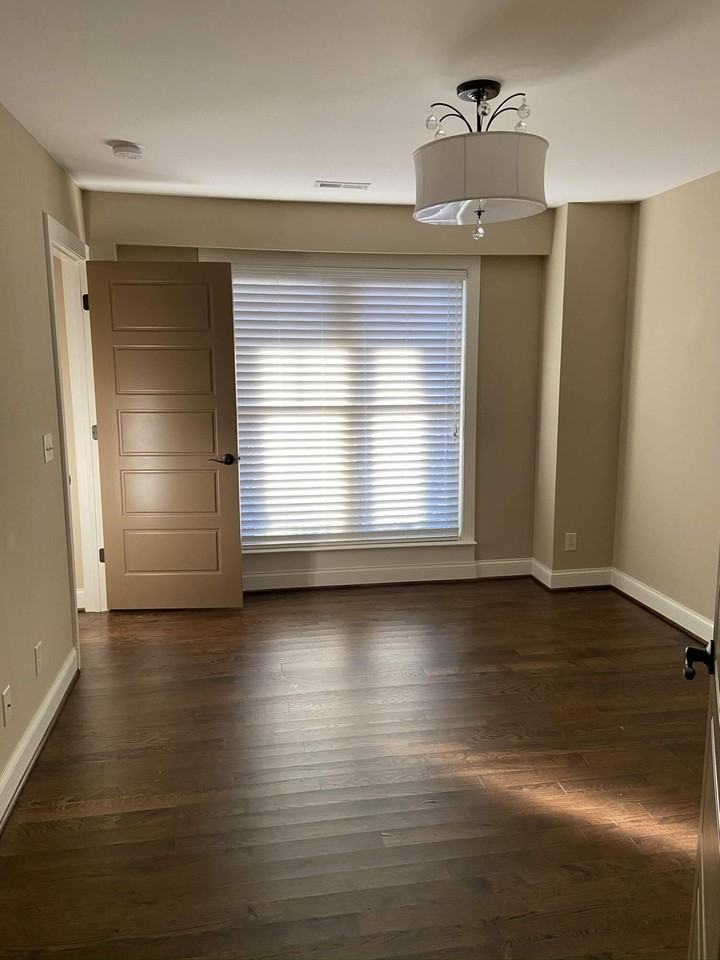 909 Avon Pl - Photo 5 of 17