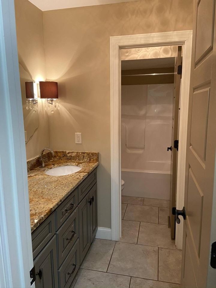 909 Avon Pl - Photo 7 of 17