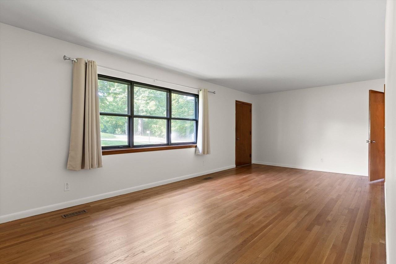 517 Randall St - Photo 3 of 25