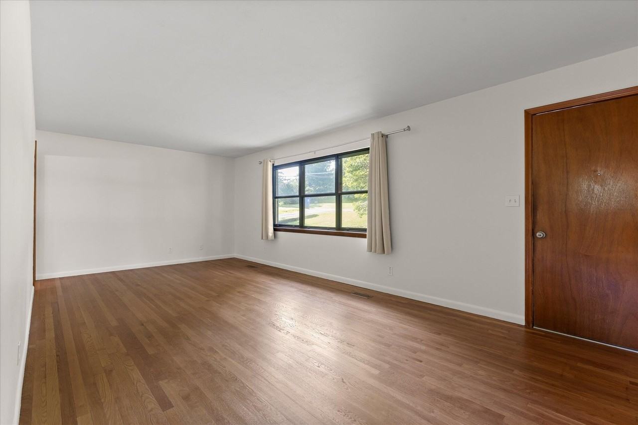 517 Randall St - Photo 4 of 25