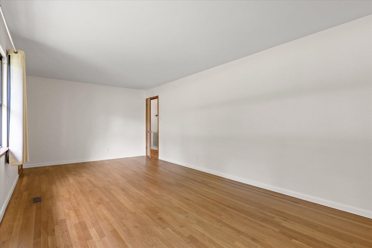 517 Randall St - Photo 5 of 25