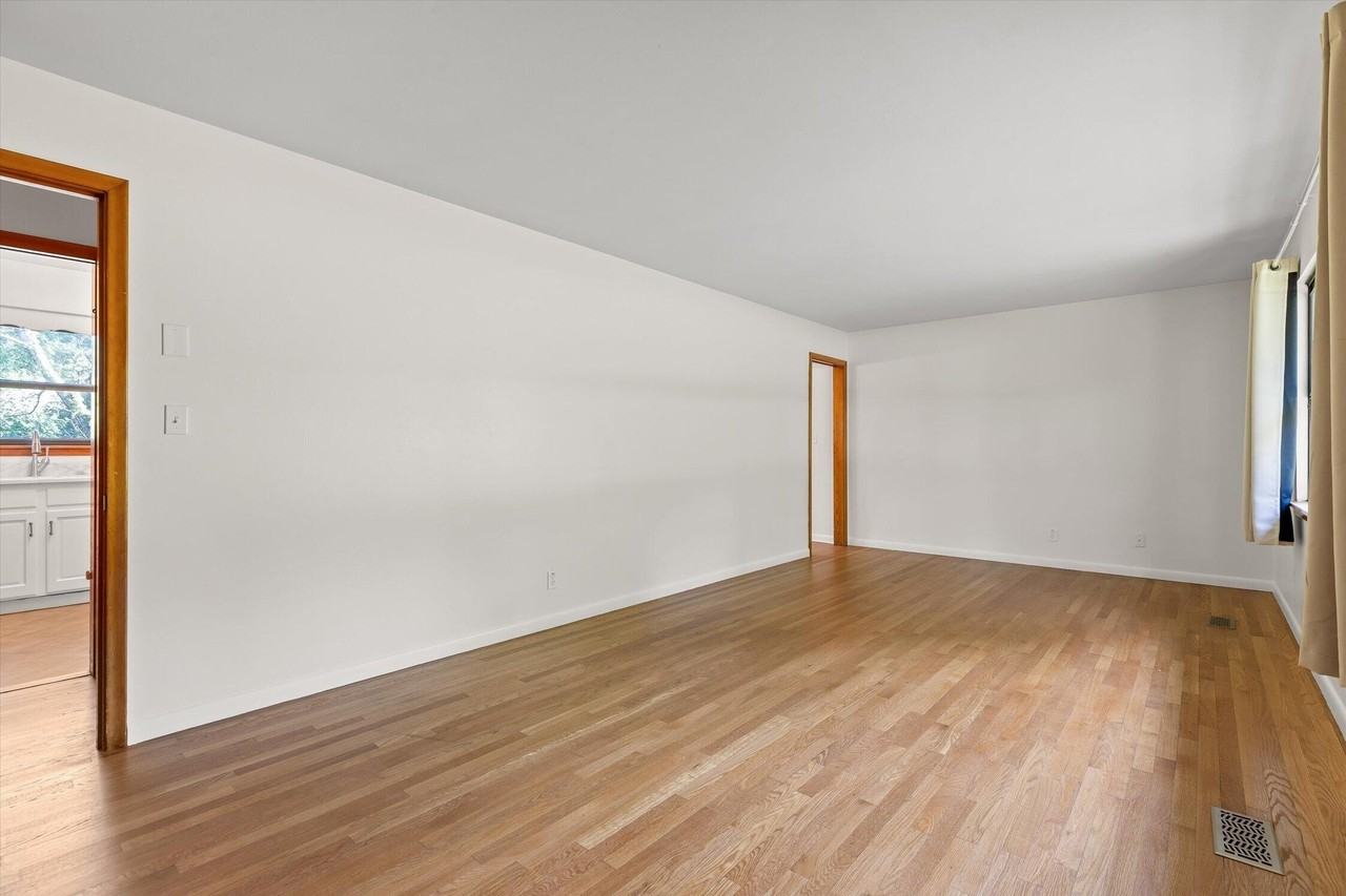 517 Randall St - Photo 6 of 25