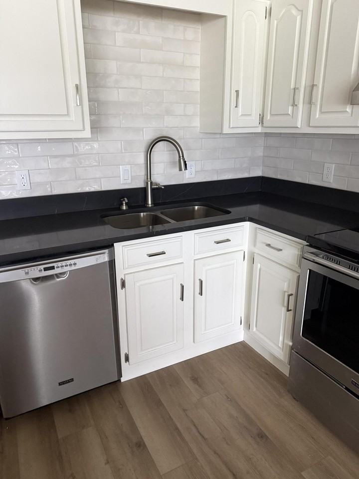 4336 Lakeshore Ln #102 - Photo 5 of 26