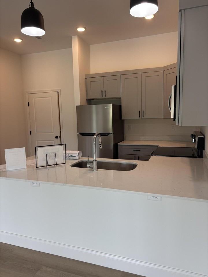10 Gallery Terrace - Photo 4 of 12