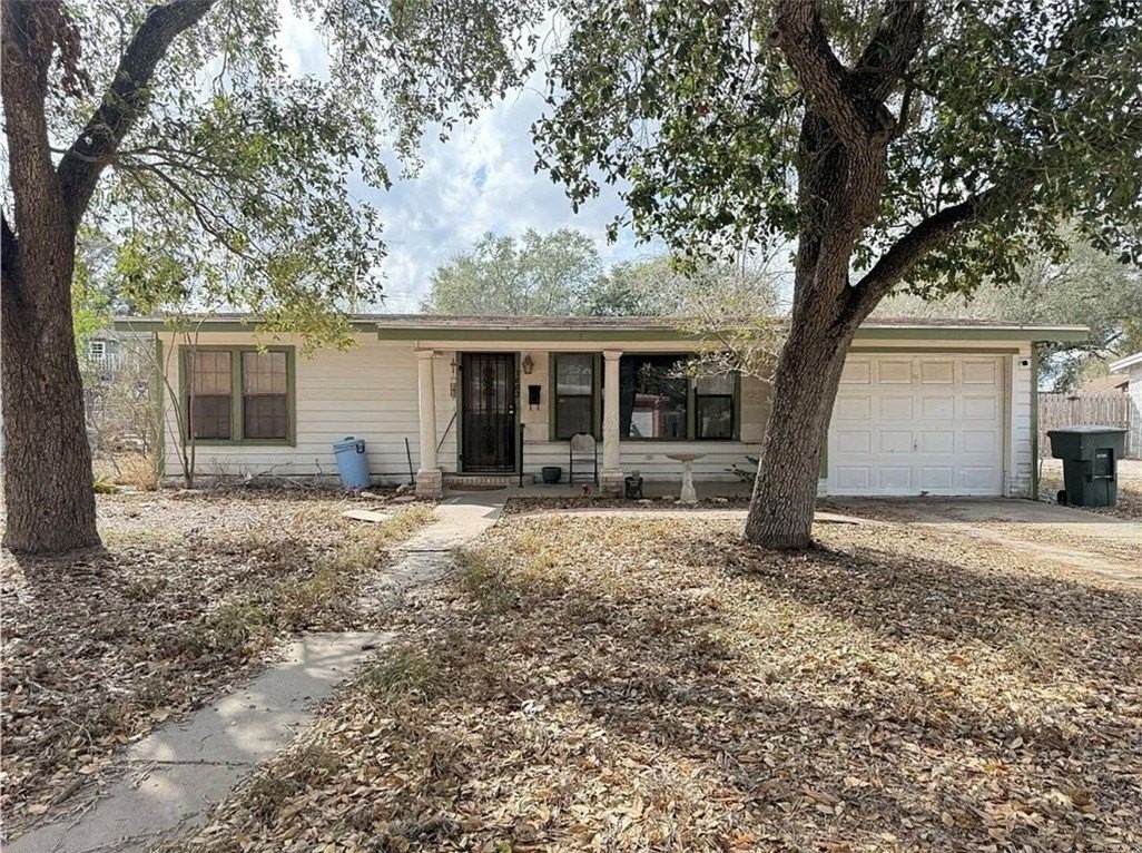 1603 Pena St - Photo 2 of 15