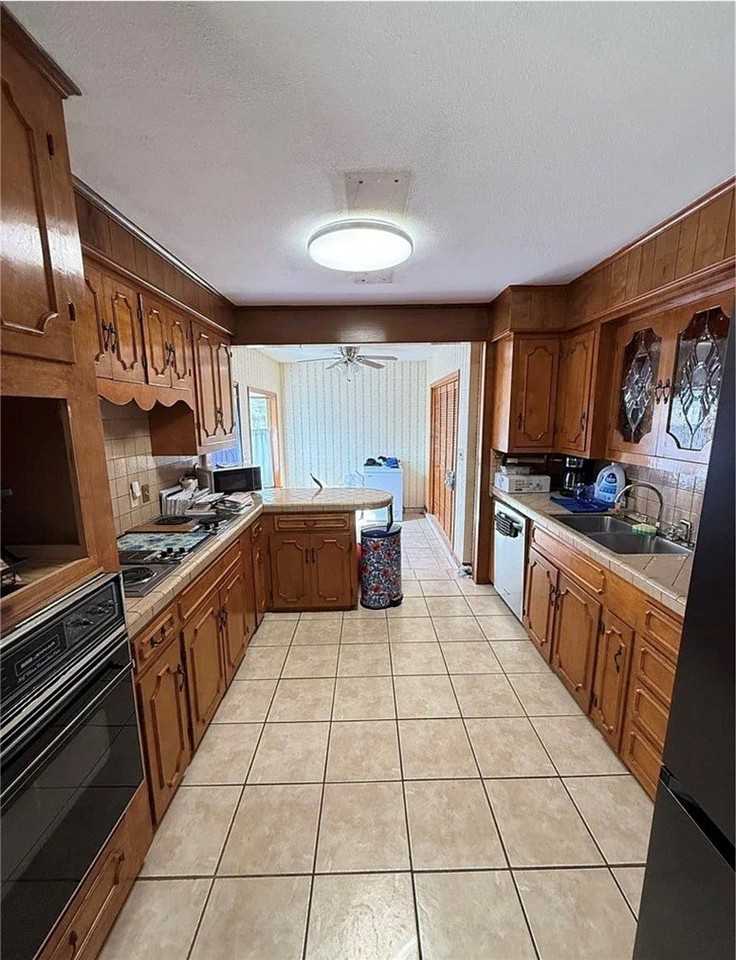 1603 Pena St - Photo 6 of 15