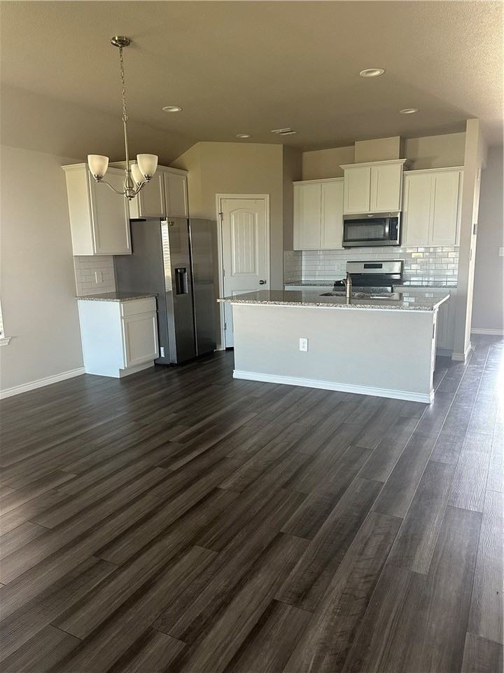 1226 Thames Chase Dr - Photo 4 of 13