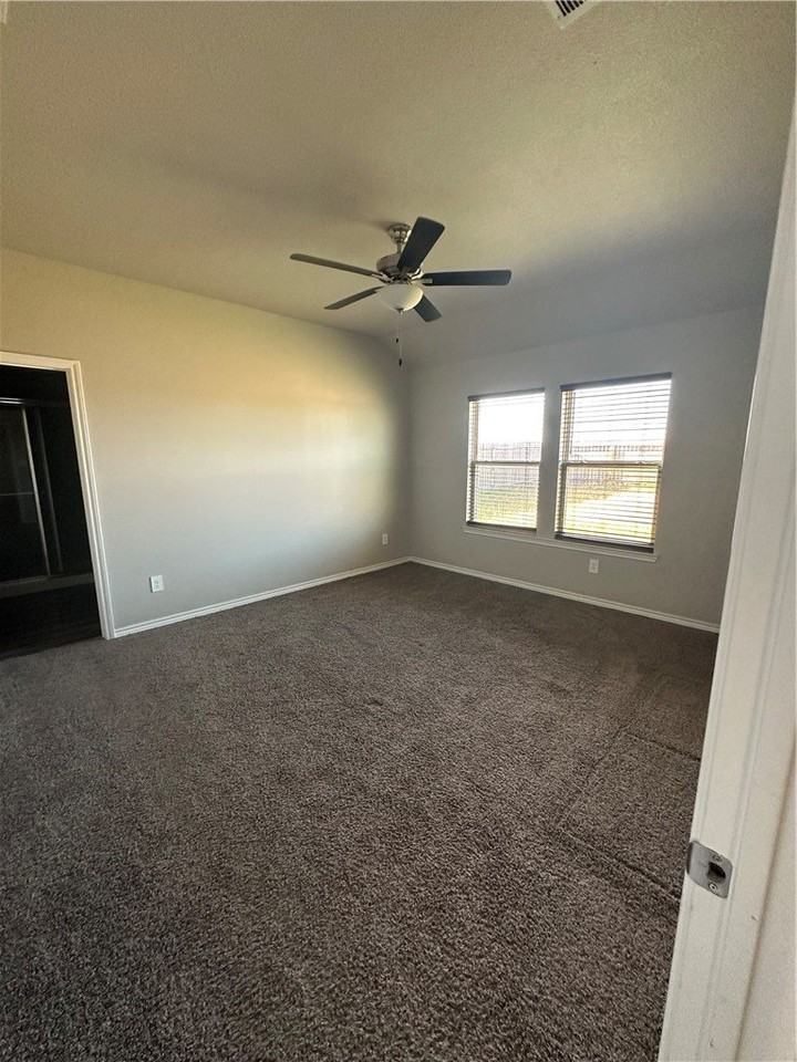 1226 Thames Chase Dr - Photo 6 of 13