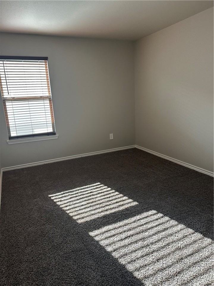 1226 Thames Chase Dr - Photo 7 of 13
