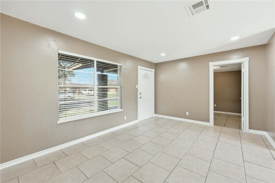 1110 Shephard Dr - Photo 2 of 14