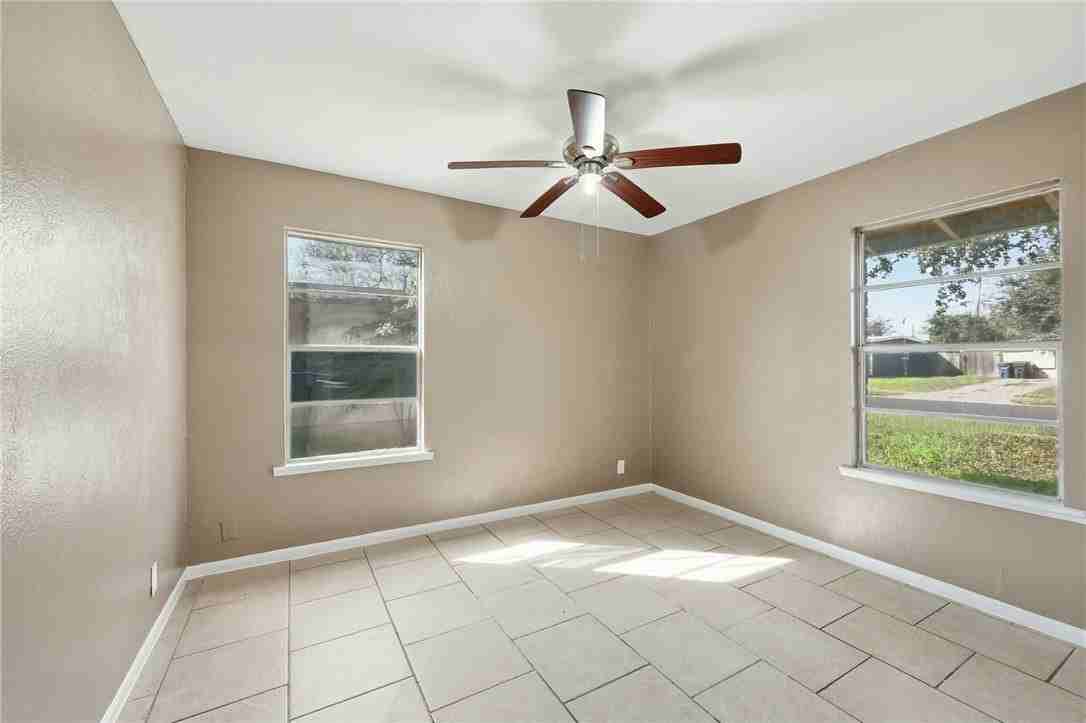 1110 Shephard Dr - Photo 6 of 14