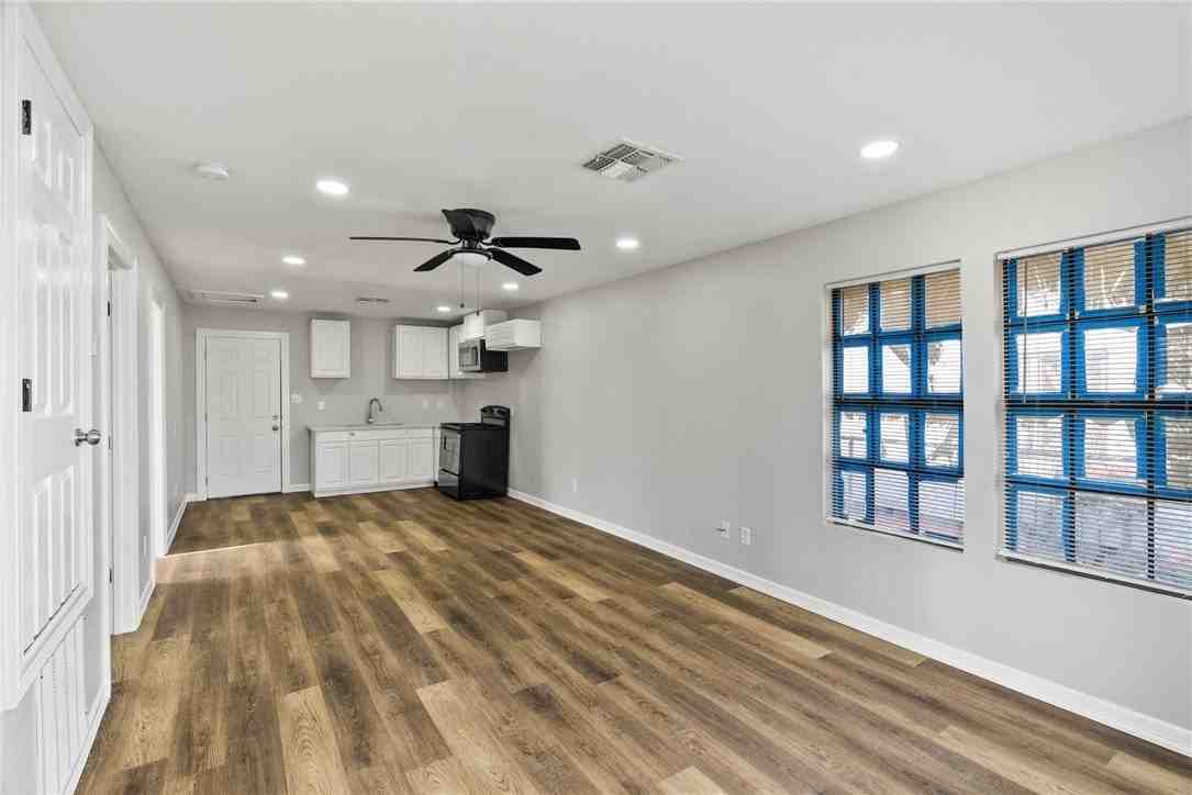 3127 Magnolia St - Photo 3 of 15