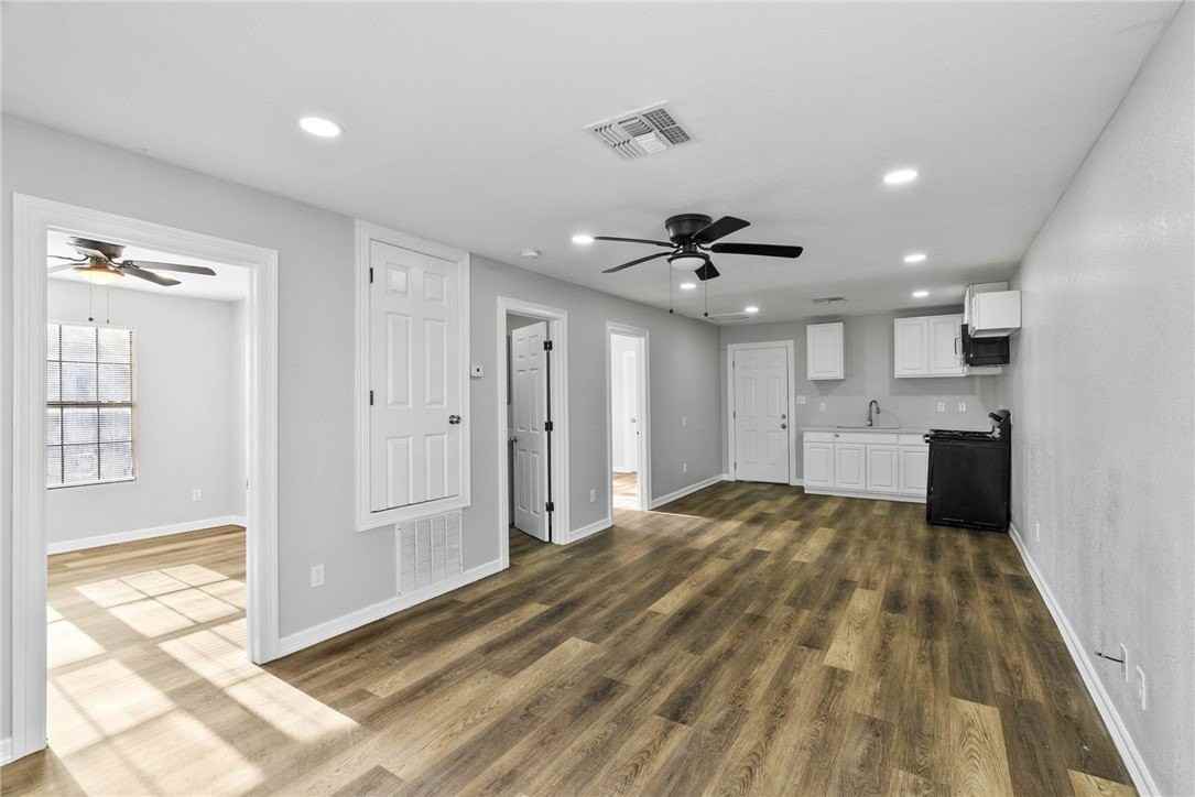 3127 Magnolia St - Photo 5 of 15