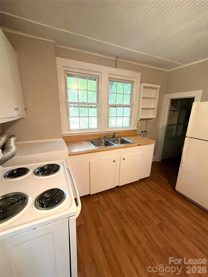 3516 Eastway Dr - Photo 6 of 13