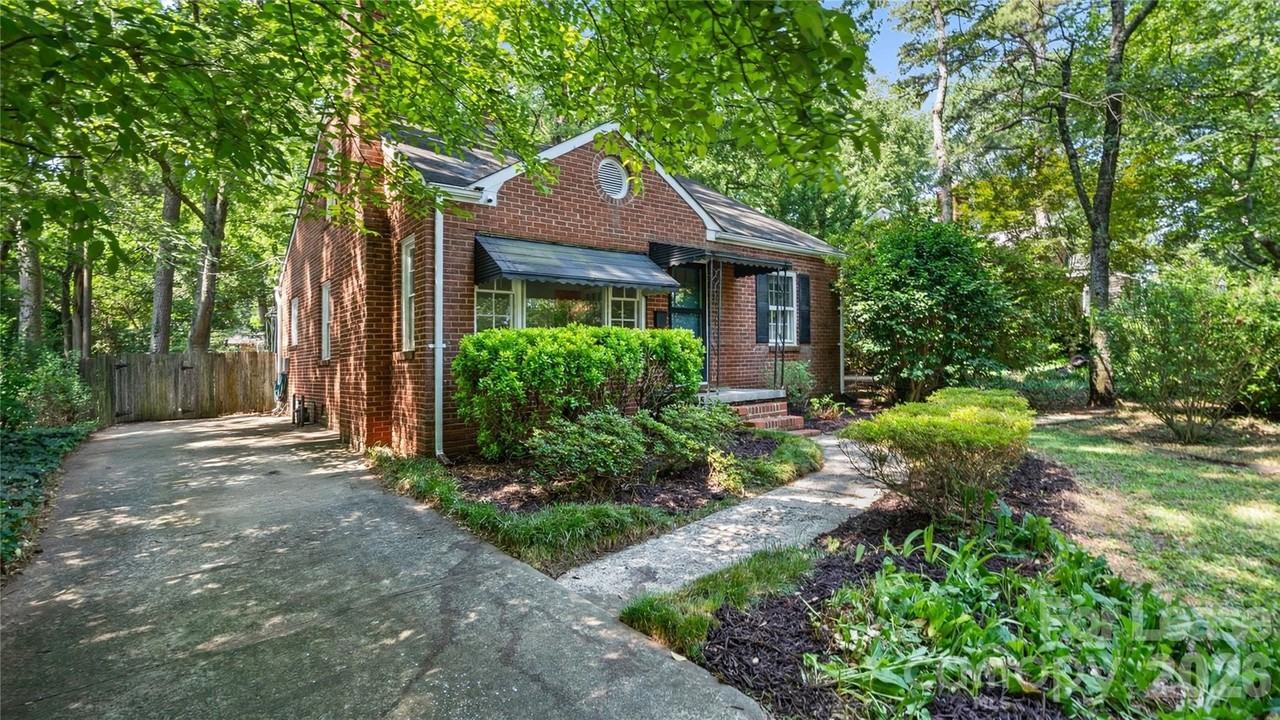 2126 Arnold Dr - Photo 2 of 28