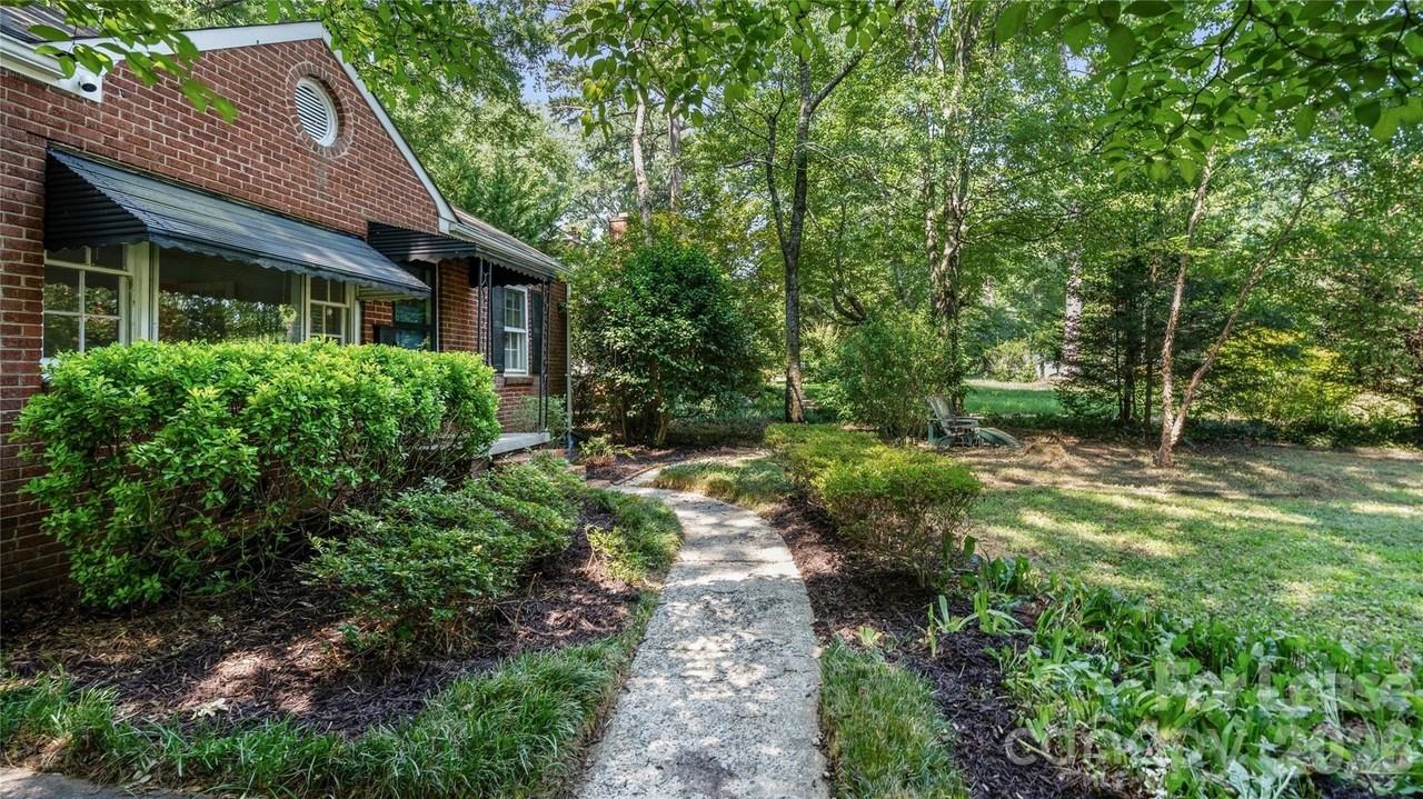 2126 Arnold Dr - Photo 3 of 28