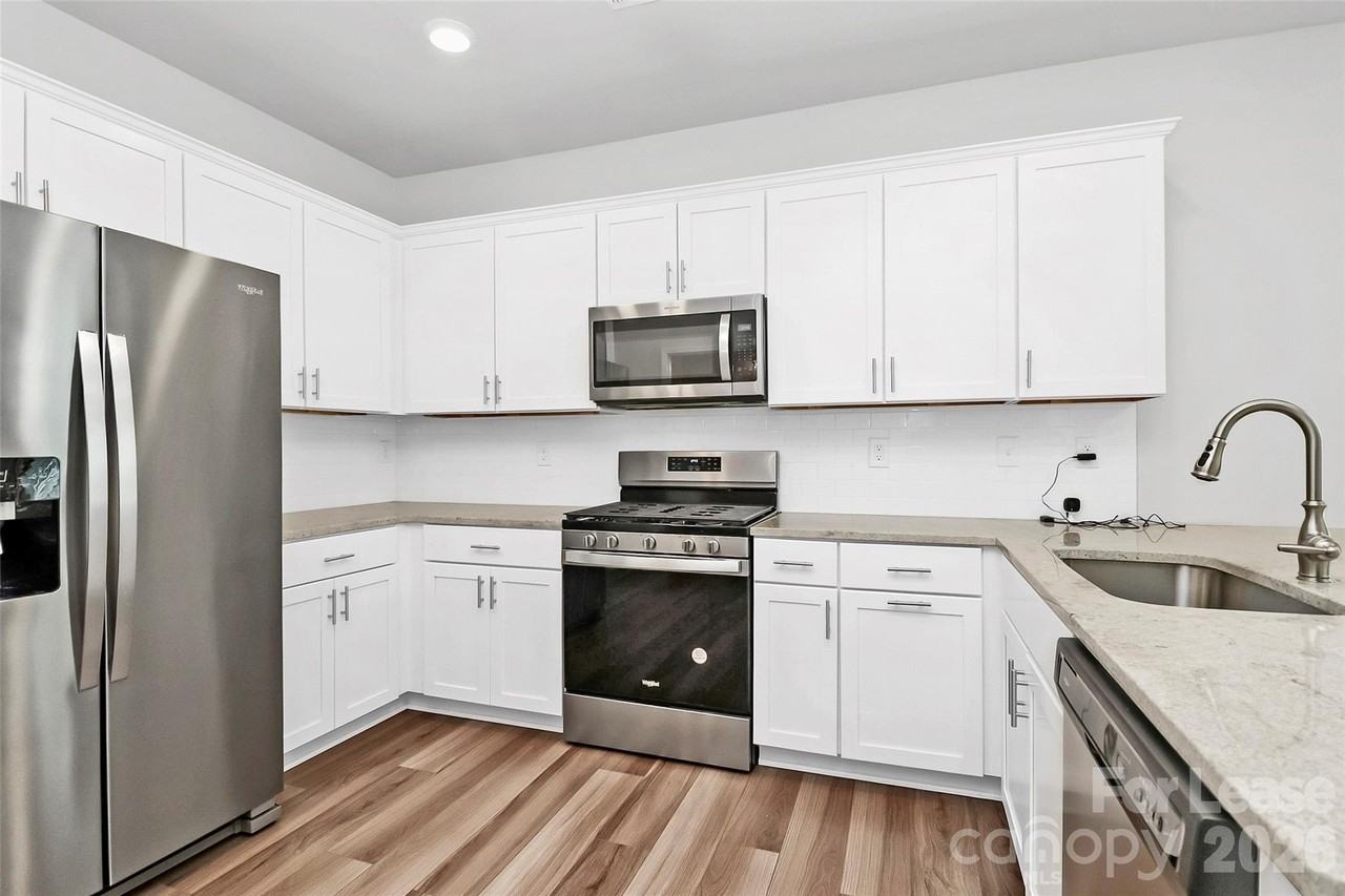 720 Herlong Ave - Photo 7 of 33