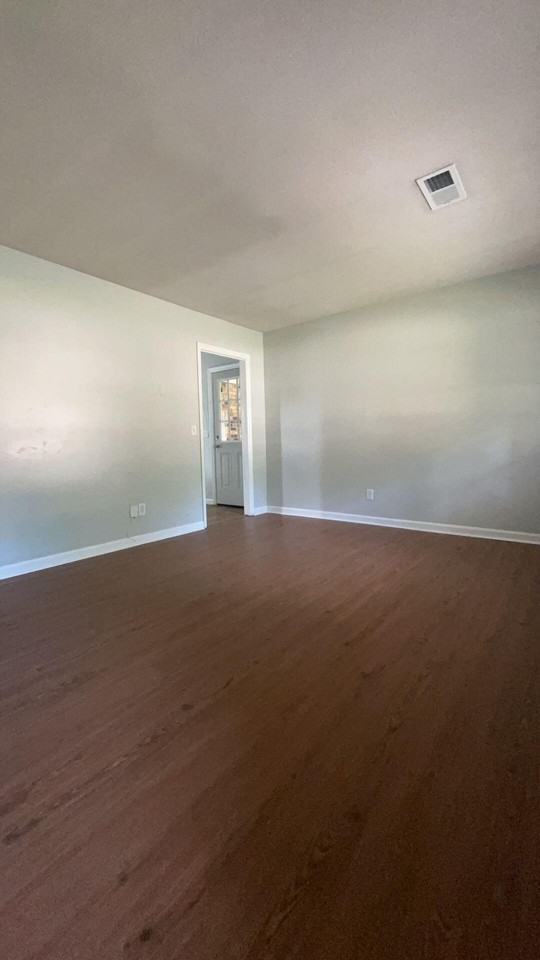 310 Oxford Rd - Photo 2 of 7