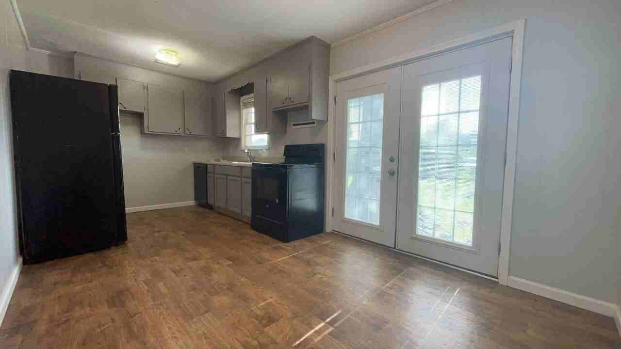 310 Oxford Rd - Photo 3 of 7