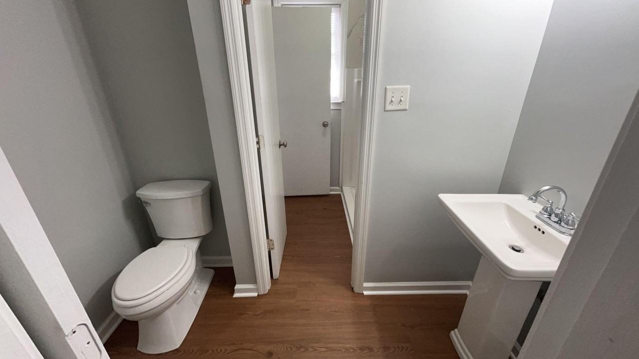 310 Oxford Rd - Photo 4 of 7