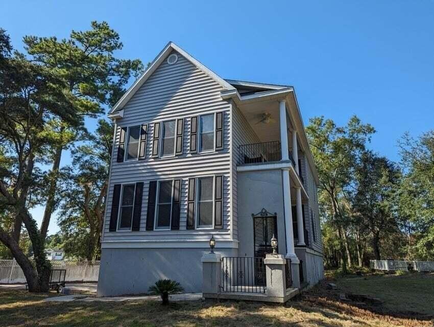 2944 Old Pond Rd - Photo 3 of 18