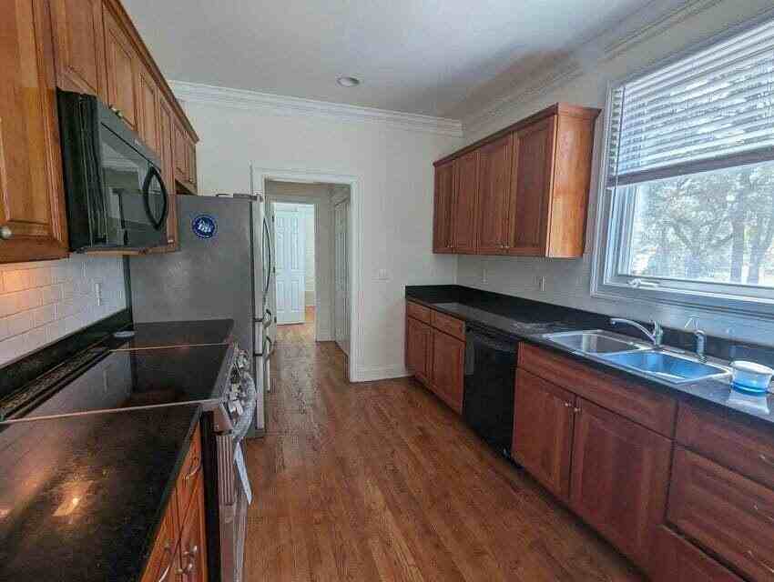 2944 Old Pond Rd - Photo 5 of 18