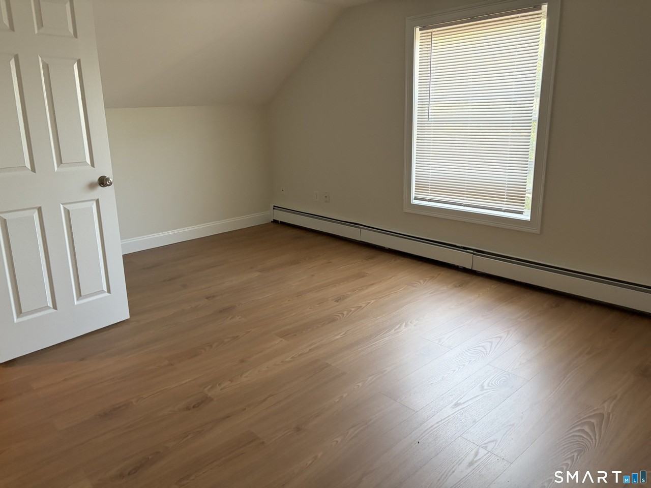 3739 Hillside Ave - Photo 5 of 9