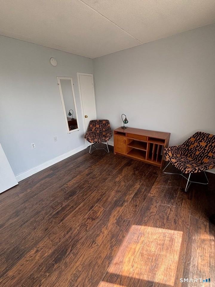 60 Strawberry Hill Ave #415 - Photo 5 of 7