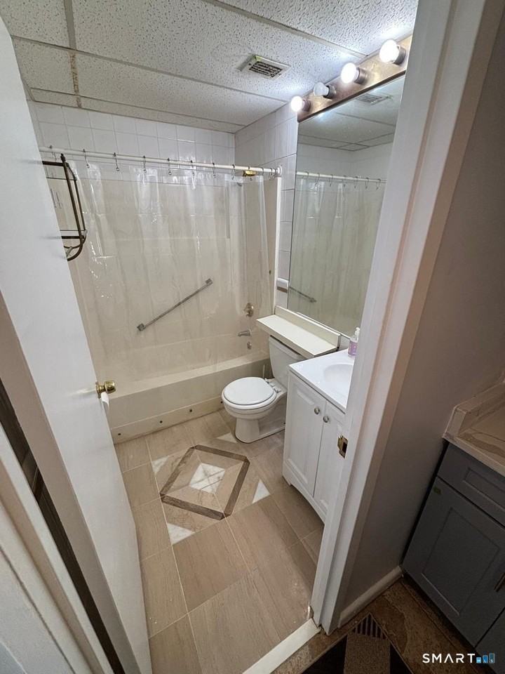 60 Strawberry Hill Ave #415 - Photo 6 of 7