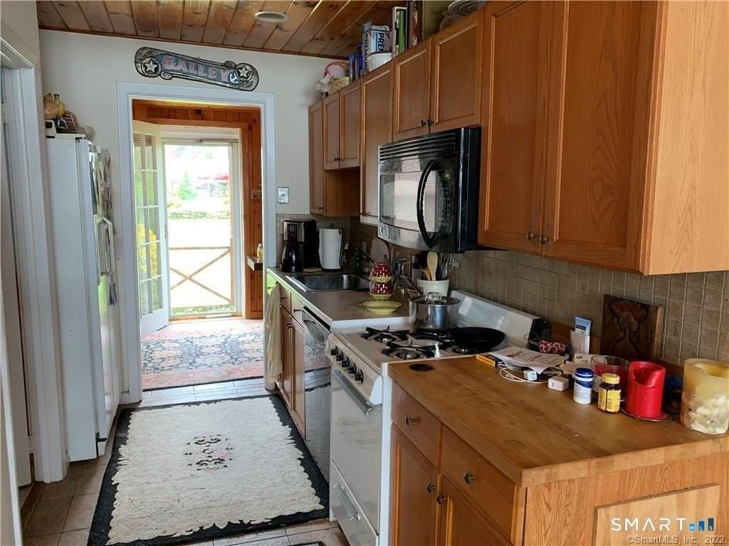 130 Cove St - Photo 4 of 18