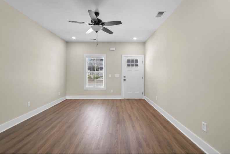 1004 Oak St #A - Photo 4 of 15