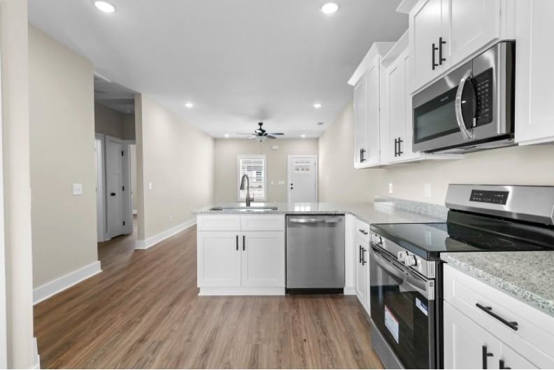 1004 Oak St #A - Photo 5 of 15