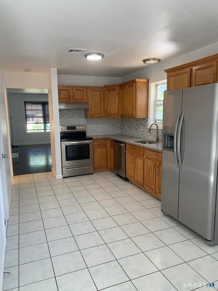 175 Harding Ave - Photo 5 of 28