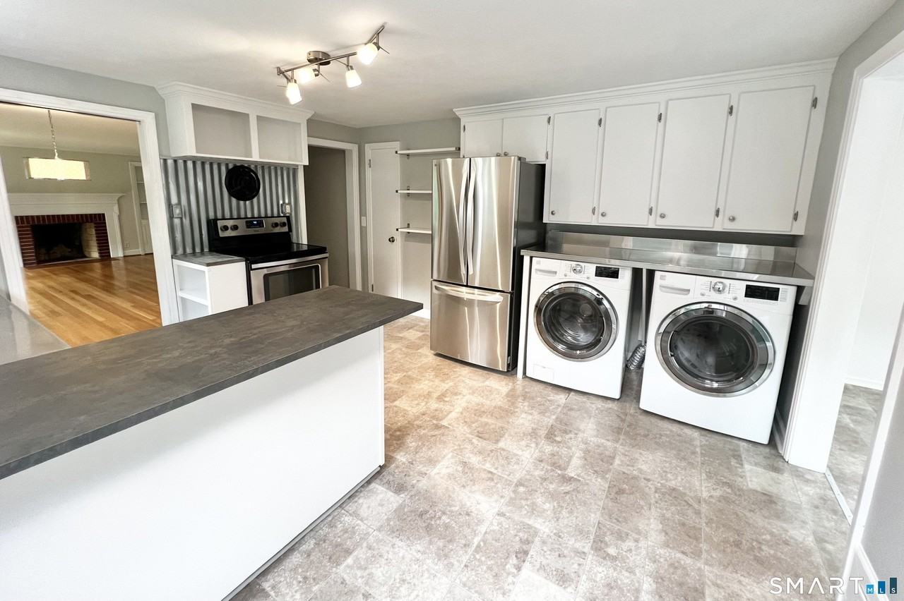 1360 Main St - Photo 5 of 38