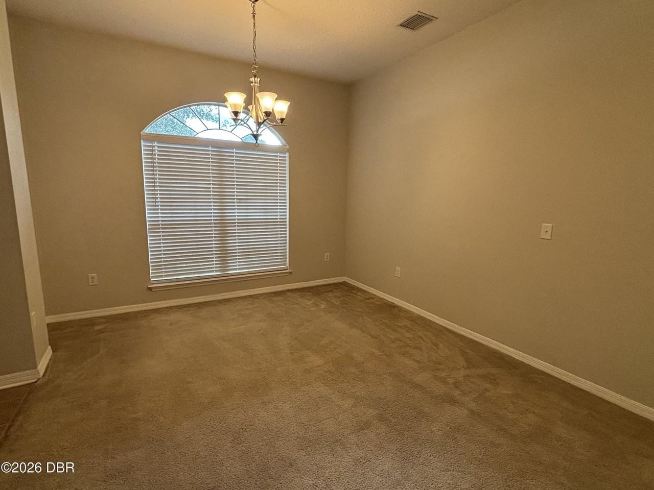 35 Rae Dr - Photo 4 of 41