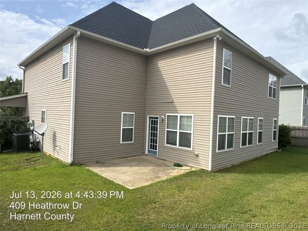 395 Heathrow Dr - Photo 2 of 40