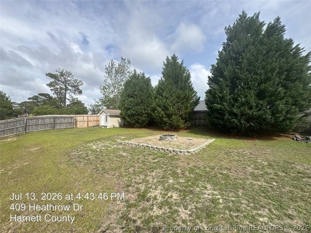 395 Heathrow Dr - Photo 3 of 40
