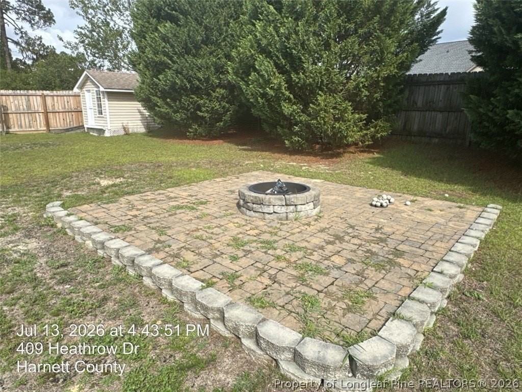 395 Heathrow Dr - Photo 4 of 40