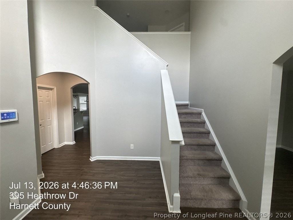 395 Heathrow Dr - Photo 5 of 40