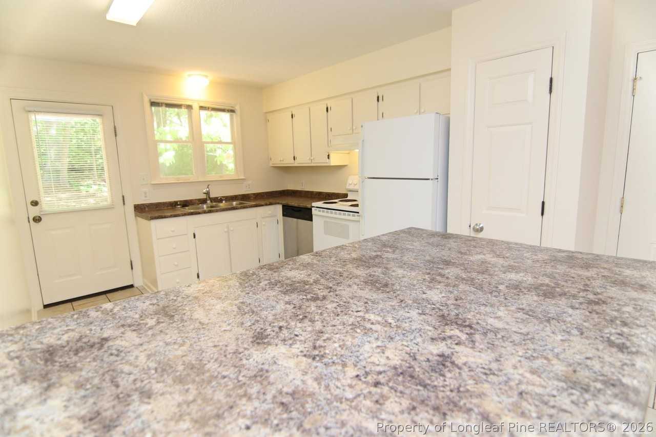 6114 Deerwood Pl - Photo 5 of 28