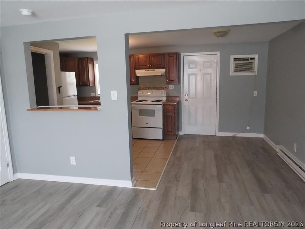 1932 King George Dr - Photo 4 of 10